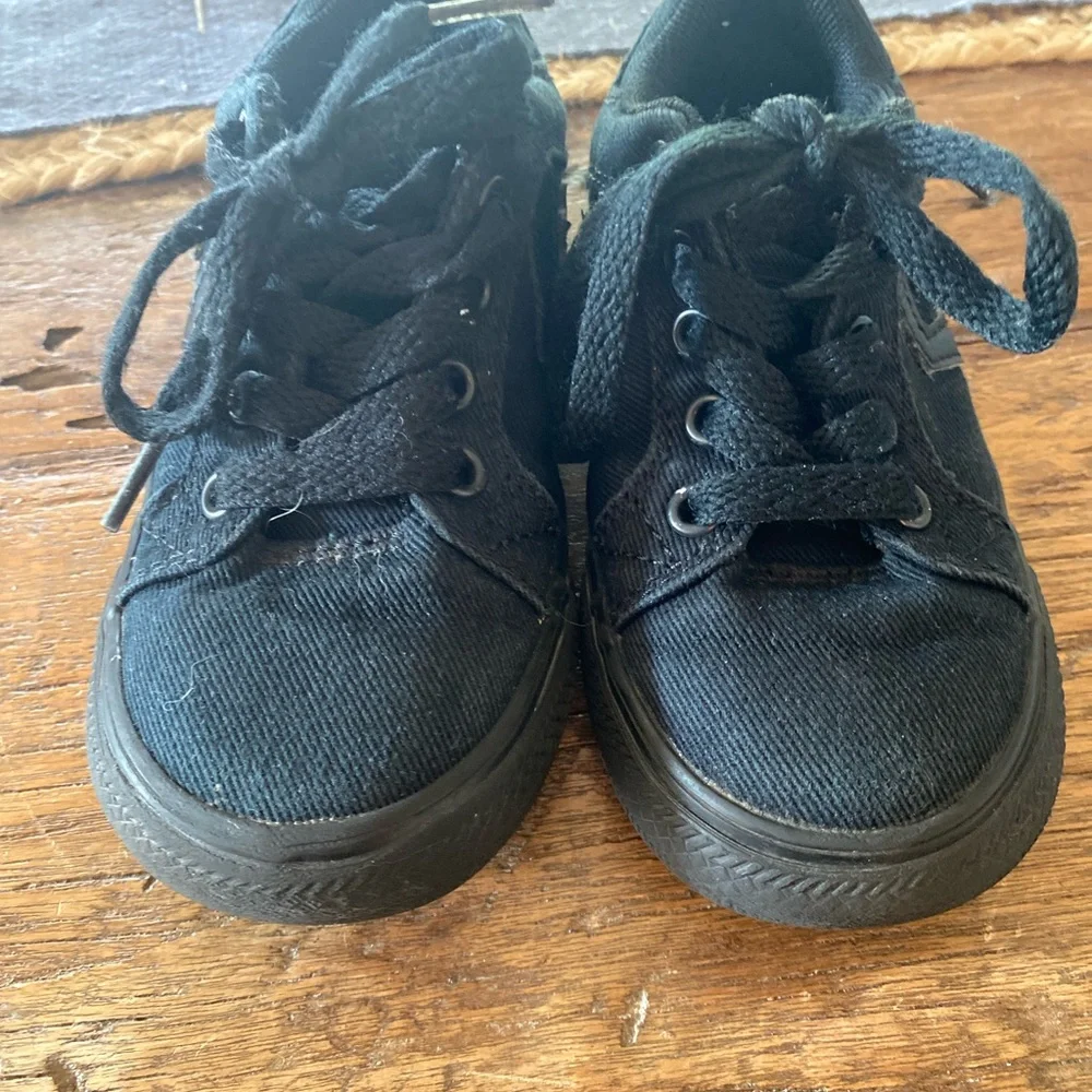 Converse All Star Black on Black Shoes‎ Kids size 8